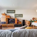 Panoramic Terraces By Hello Homes * 锡切斯
